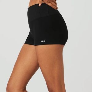 Alo Yoga Alosoft Aura Short size Small Black perfect